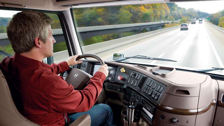 6 Easy Steps to Becoming a Skilled Commercial Driver