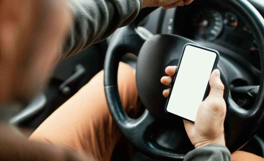 Why Should Truck Drivers Avoid Texting While Driving?
